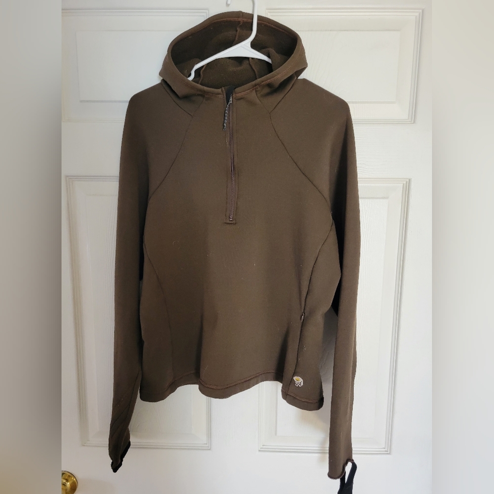 Mountain Hardwear 1/4 zip pullover, size M